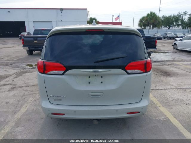 2C4RC1DG6HR588323 Chrysler Pacifica Touring