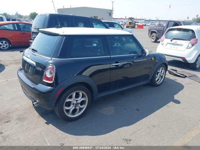 2011 MINI COOPER WMWSU3C5XBT184335 Photo 3