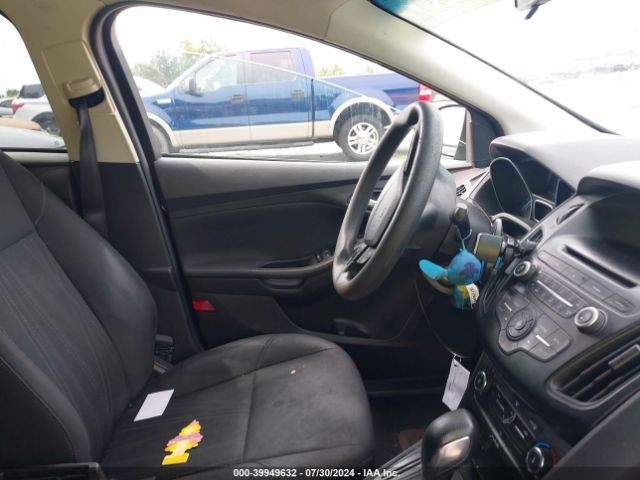 1FADP3F25HL227594 Ford FOCUS SE