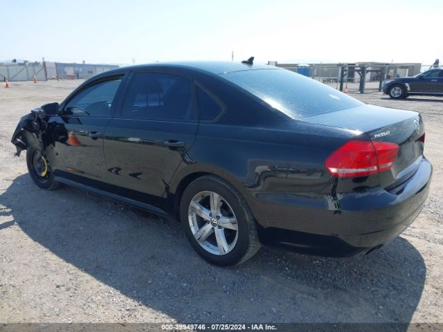 1VWAT7A37FC031599 Volkswagen Passat 1.8t Wolfsburg Edition