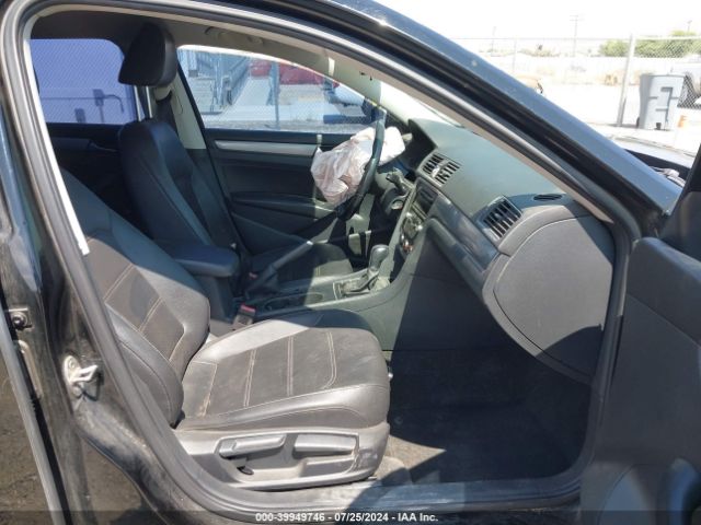 1VWAT7A37FC031599 Volkswagen Passat 1.8t Wolfsburg Edition