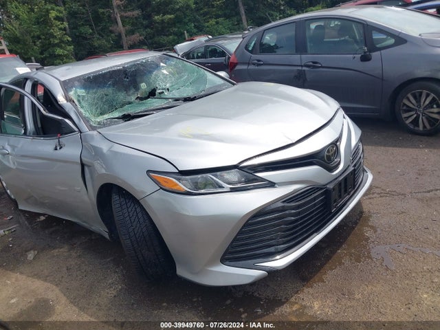 Toyota CAMRY LE 2018 4T1B11HKXJU508516 main image
