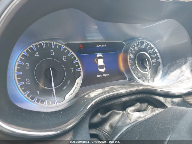 1C3CCCEG4FN567288 Chrysler 200 C