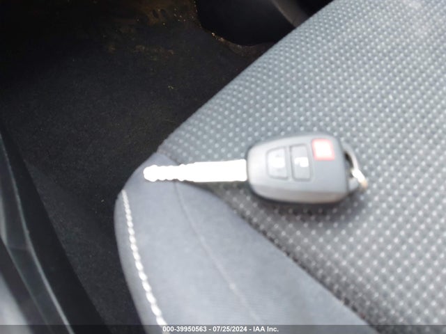 Toyota Rav4 Xle 2017 JTMRFREV7HJ111469 Image 11