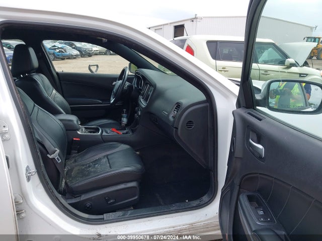 2C3CDXJG1FH898302 Dodge Charger Sxt