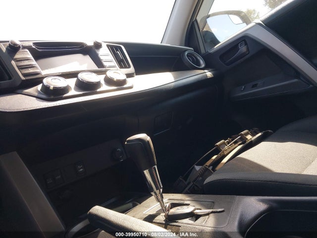 Toyota RAV4 LE 2018 2T3ZFREV4JW443974 Image 11