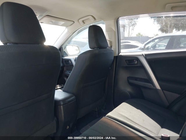 Toyota RAV4 LE 2018 2T3ZFREV4JW443974 Image 18
