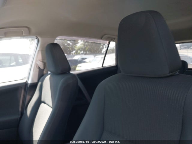 Toyota RAV4 LE 2018 2T3ZFREV4JW443974 Image 19
