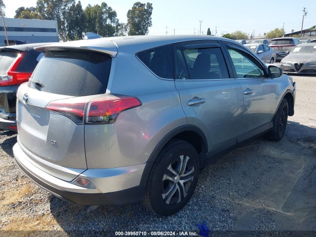 Toyota RAV4 LE 2018 2T3ZFREV4JW443974 Image 4