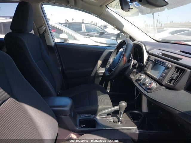 Toyota RAV4 LE 2018 2T3ZFREV4JW443974 Image 5