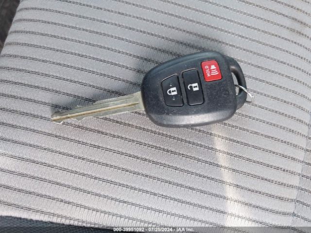 2T3ZFREV1FW197361 Toyota RAV4 LE