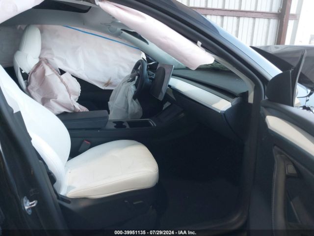 2024 TESLA MODEL Y 7SAYGDEF0RF049445 Photo 4