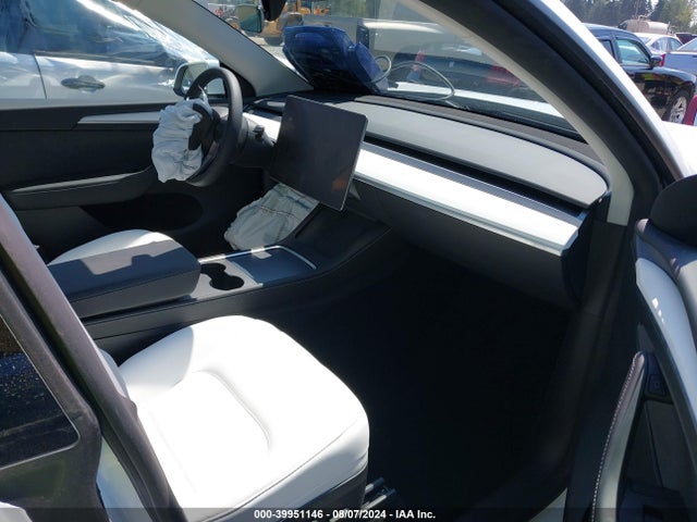 2024 TESLA MODEL Y 7SAYGAEE5RF077456 Photo 4