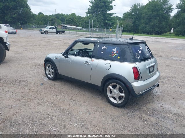2005 MINI COOPER WMWRC33495TJ67555 Photo 2