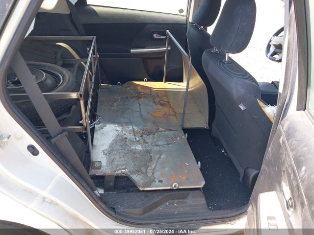 Toyota Prius V Five/four/three/two 2017 JTDZN3EU5HJ074333 Image 8