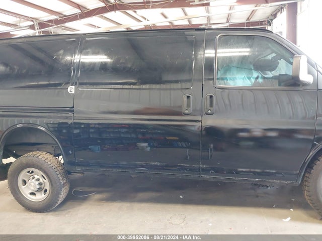 Chevrolet Express 2500 Work Van 2017 1GCWGAFF7H1140527 Image 13