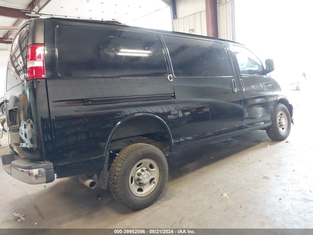 Chevrolet Express 2500 Work Van 2017 1GCWGAFF7H1140527 Image 4