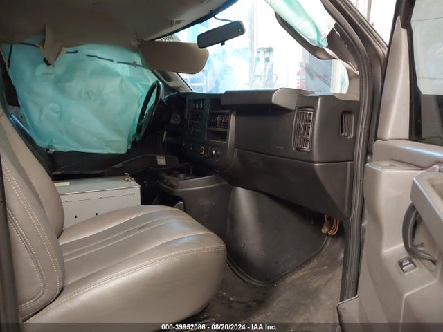 Chevrolet Express 2500 Work Van 2017 1GCWGAFF7H1140527 Image 5