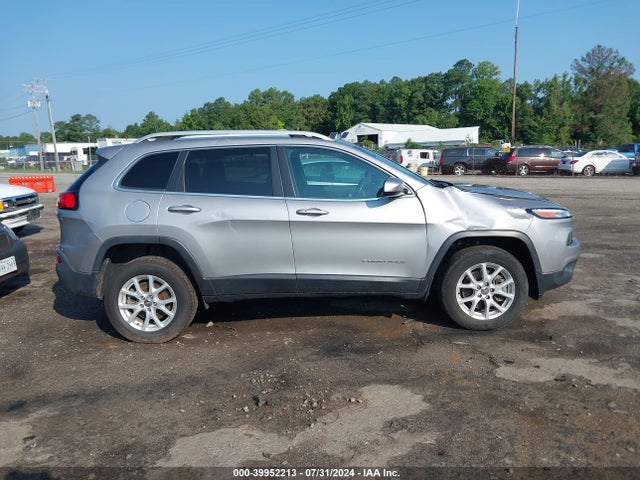 1C4PJMCS9HD213923 Jeep Cherokee Latitude 4x4