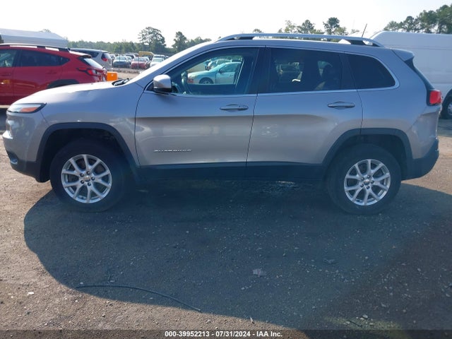 1C4PJMCS9HD213923 Jeep Cherokee Latitude 4x4