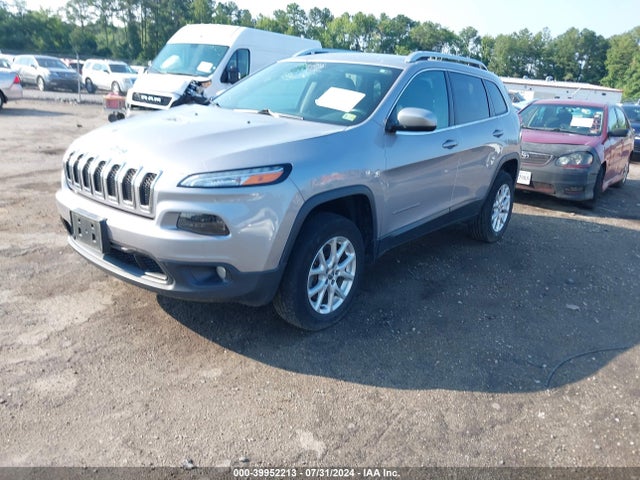 1C4PJMCS9HD213923 Jeep Cherokee Latitude 4x4