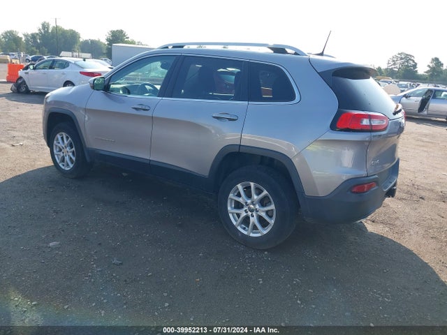 1C4PJMCS9HD213923 Jeep Cherokee Latitude 4x4