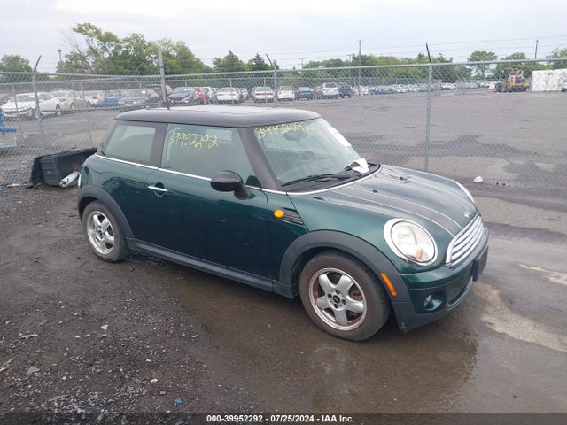 2010 MINI COOPER WMWMF3C59ATZ65798 Photo 0