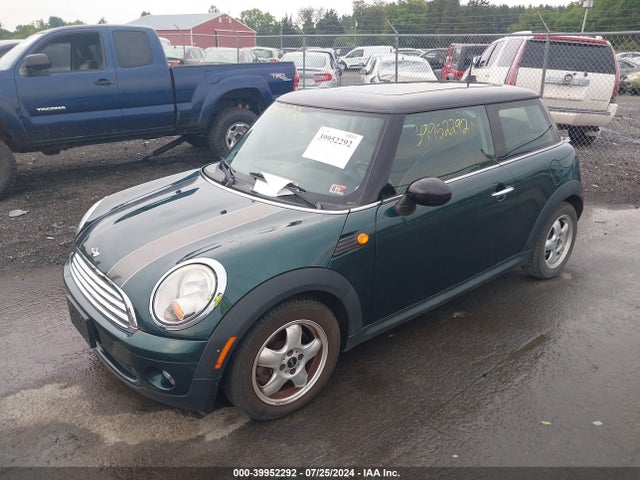 2010 MINI COOPER WMWMF3C59ATZ65798 Photo 1