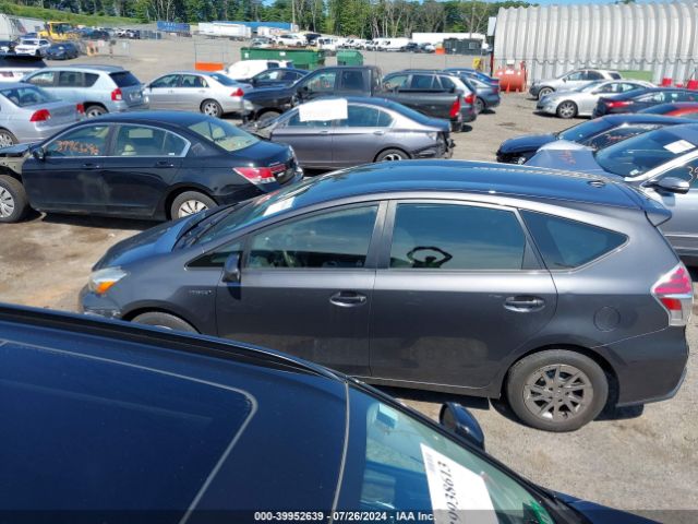JTDZN3EU4FJ038713 Toyota Prius V Three