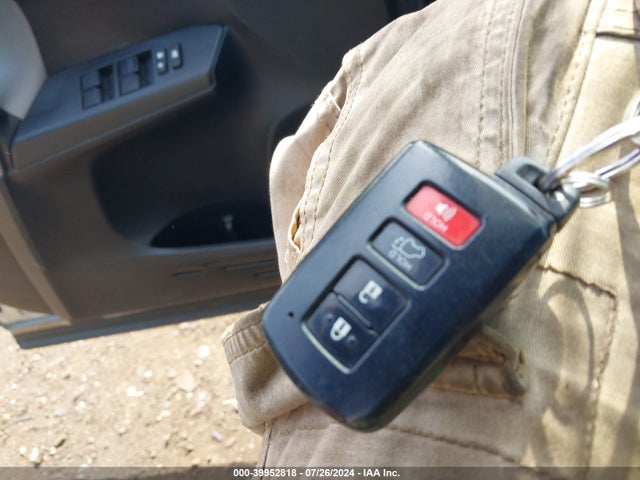Toyota Rav4 Xle 2017 2T3RFREVXHW662013 Image 11