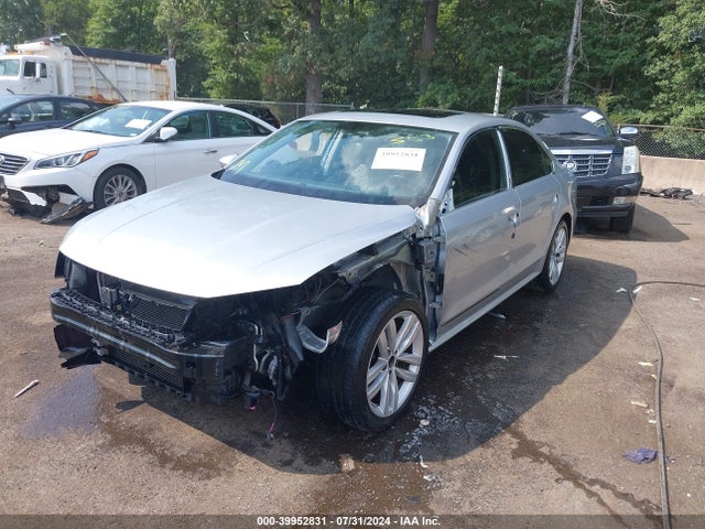 1VWGT7A37HC046763 Volkswagen Passat 1.8t Se