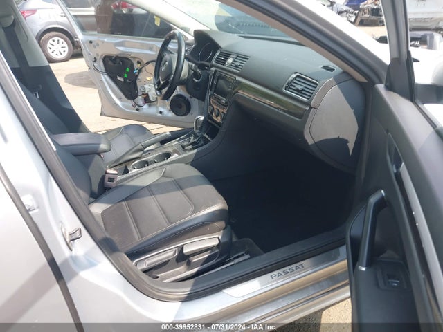 1VWGT7A37HC046763 Volkswagen Passat 1.8t Se