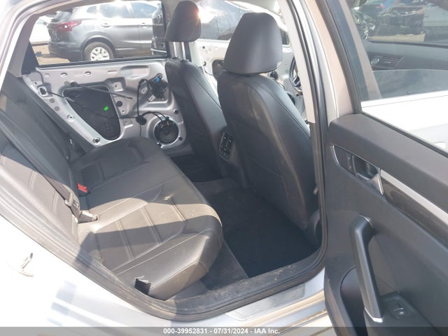 1VWGT7A37HC046763 Volkswagen Passat 1.8t Se