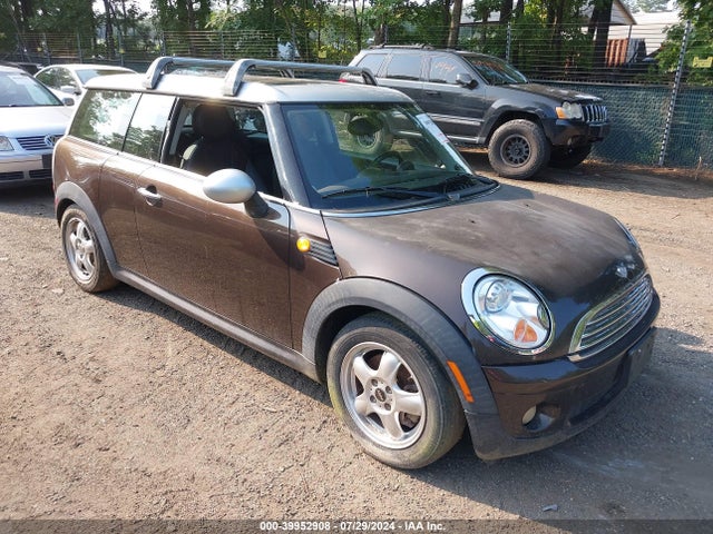 2008 MINI COOPER CLUBMAN WMWML33588TJ47191 Photo 0