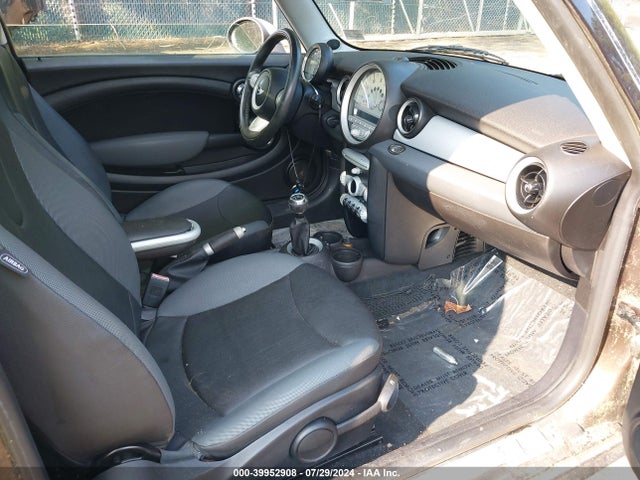 2008 MINI COOPER CLUBMAN WMWML33588TJ47191 Photo 4