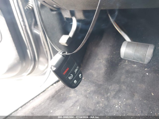 1C4RJEJG2HC605600 Jeep Grand Cherokee Summit 4x2