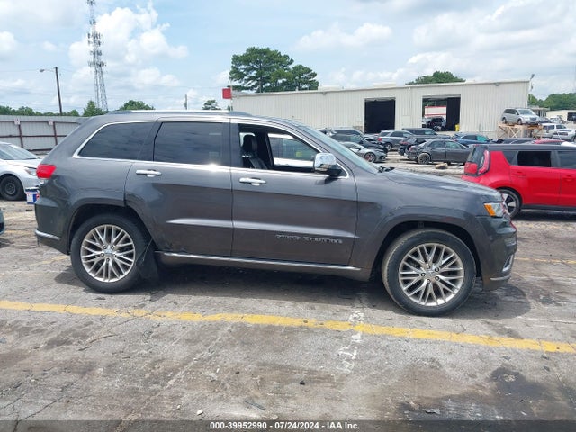 1C4RJEJG2HC605600 Jeep Grand Cherokee Summit 4x2