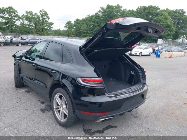2021 PORSCHE MACAN WP1AA2A50MLB15059 Photo 2