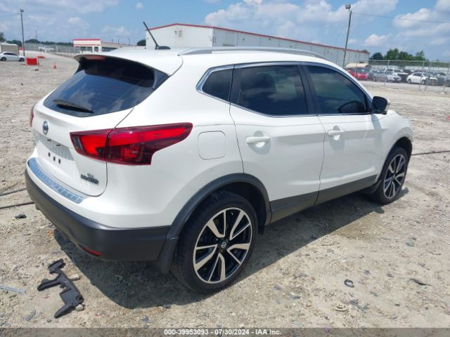 JN1BJ1CP8HW034431 Nissan Rogue Sport Sl