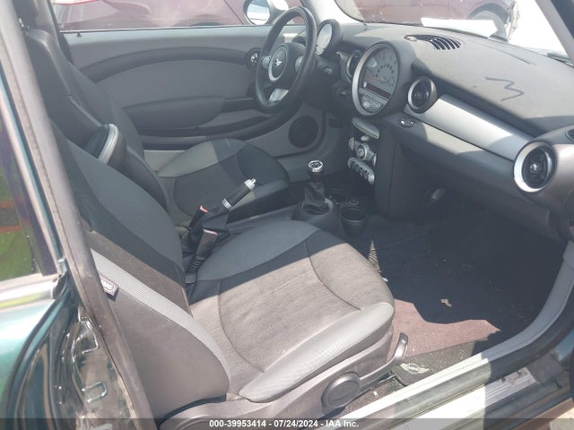 2008 MINI COOPER CLUBMAN WMWML33508TJ47170 Photo 4