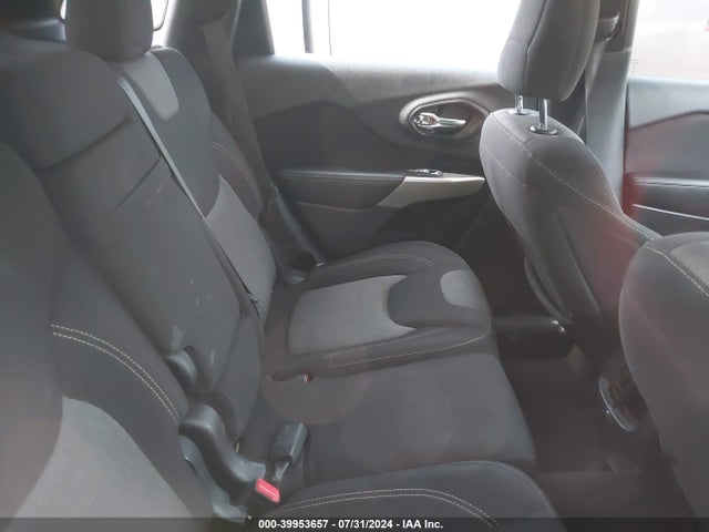 1C4PJLCBXJD566378 Jeep Cherokee Latitude Fwd