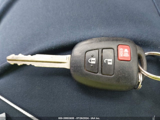 Toyota RAV4 LE 2018 JTMBFREV9JJ220524 Image 11