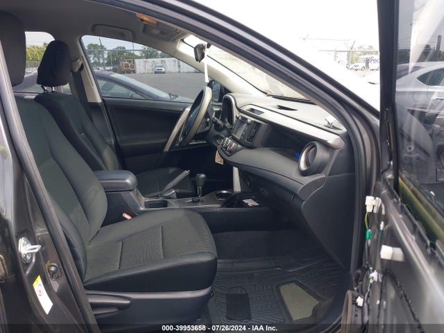 Toyota RAV4 LE 2018 JTMBFREV9JJ220524 Image 5