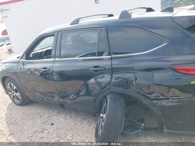5TDHZRBHXNS218922 Toyota Highlander Xle