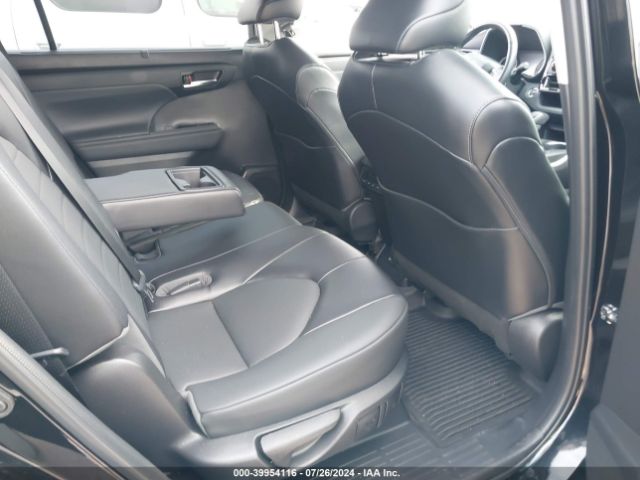 5TDHZRBHXNS218922 Toyota Highlander Xle