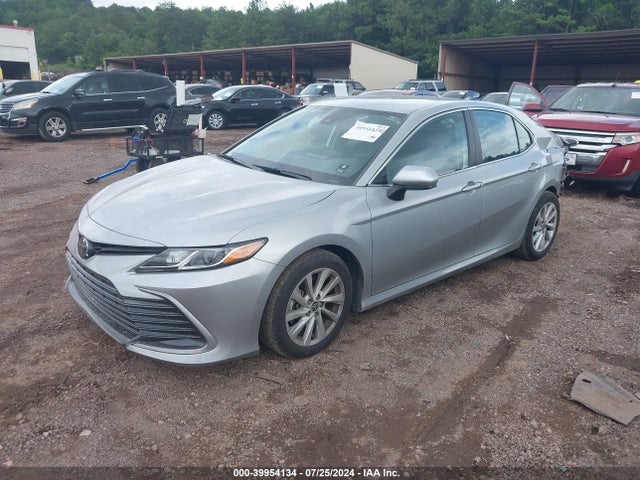Toyota CAMRY LE 2022 4T1C11AKXNU052134 Image 2