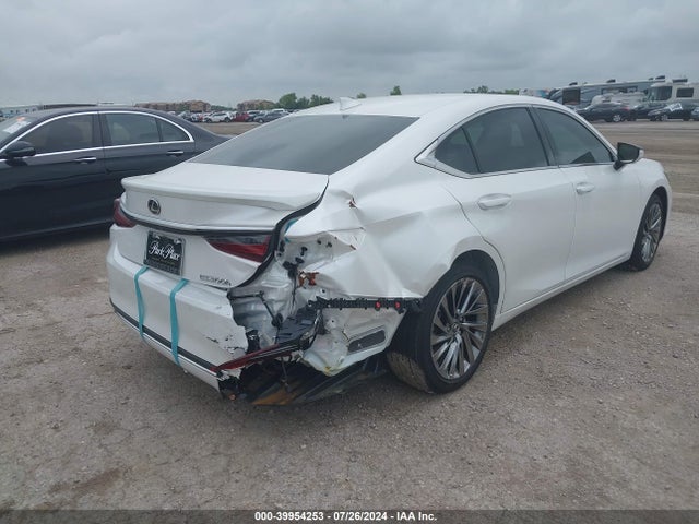 58AEA1C11RU047576 Lexus Es 300h Luxury