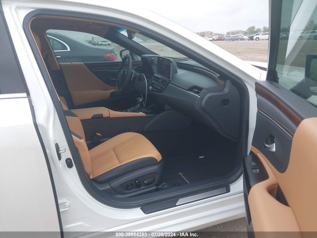 58AEA1C11RU047576 Lexus Es 300h Luxury