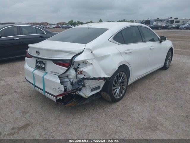 58AEA1C11RU047576 Lexus Es 300h Luxury