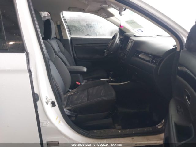 JA4AD2A3XKZ008063 Mitsubishi Outlander Es